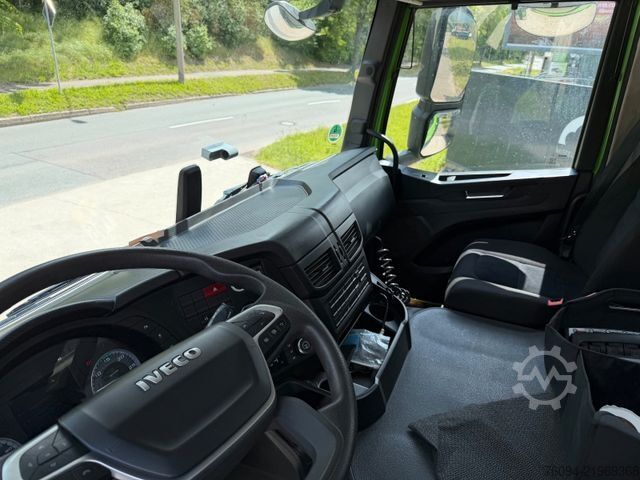 Kuorma-autoon asennettu nosturi IVECO AD200X40 4x2 Kipper KRAN 12m Funk Greifer AHK