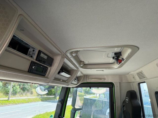 Kippiauto IVECO AD200X40 4x2 Kipper KRAN 12m Funk Greifer AHK
