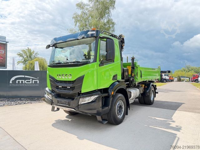 Kolmisivuinen kippiauto IVECO AD200X40 4x2 Kipper KRAN 12m Funk Greifer AHK