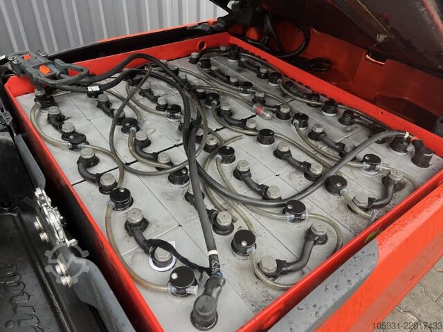 Elektrische vorkheftruck 3 wielen Linde E16L-02