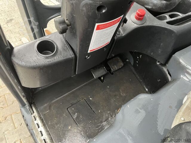 Elektrische vorkheftruck 3 wielen Linde E16-02