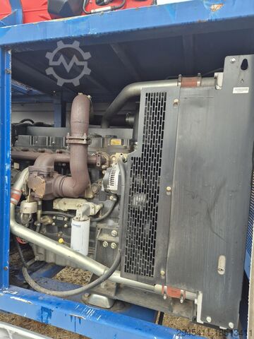 Medienos skaldytuvas S&Ü Hydraulik- und Maschinenbau GmbH SSA 700 und Ladekran Epsilon M100-LD97