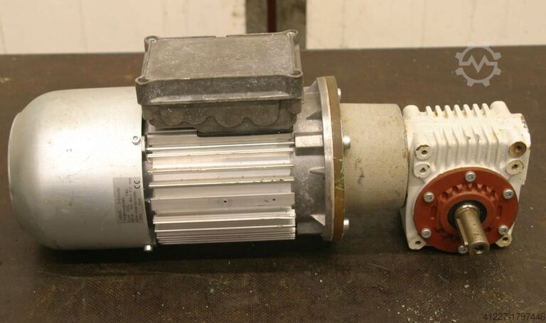 기어 모터 0.55 kW 77 rpm Lenze KMB/18010086