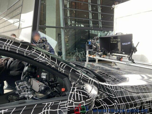 Камион за превоз на автомобили Mercedes-Benz 2143 Spezialgespann für TV & Film Produktion