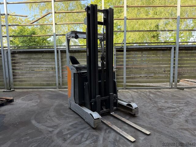 Regalni viličar Still FM-X14