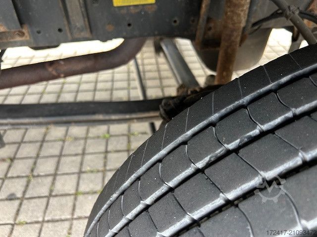 Gardinsidad skåpbil MAN LE 8.140 L2000 Blatt Luftfederung