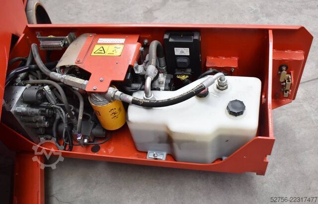 Žirklinis keltuvas JCB S2646E