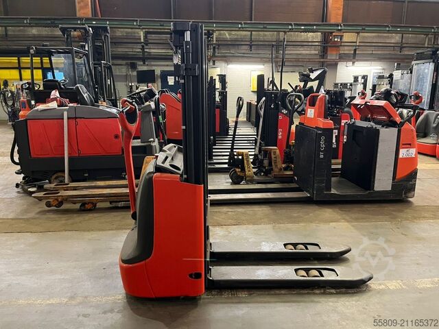 High Lift stacker Linde L10 //
