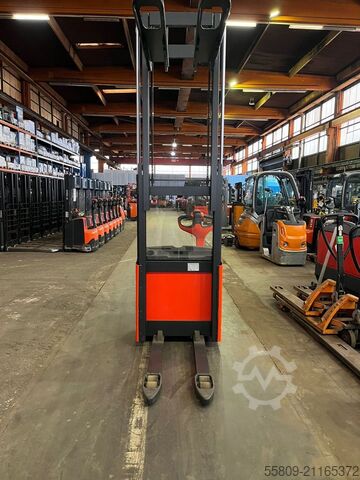 High Lift stacker Linde L10 //
