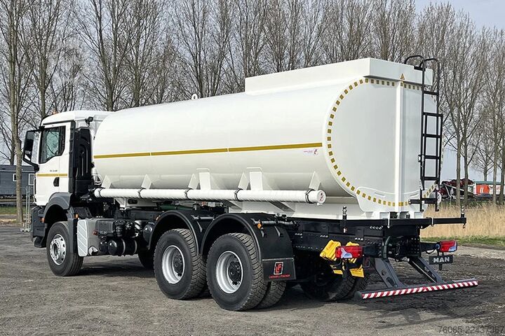 Kapal tangki makanan MAN TGS 33.400 BB CH Water Tank Truck (8 units)