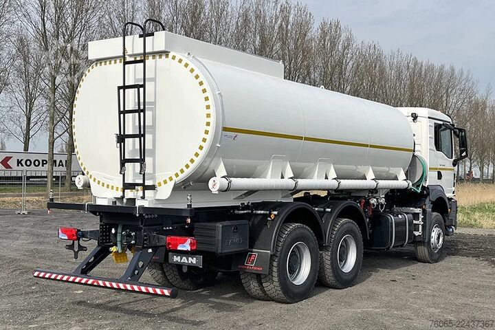 Kapal tangki makanan MAN TGS 33.400 BB CH Water Tank Truck (8 units)