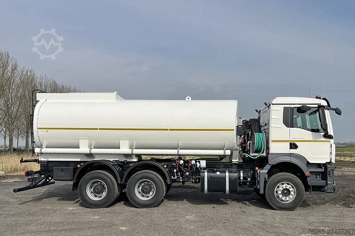 Kapal tangki makanan MAN TGS 33.400 BB CH Water Tank Truck (8 units)