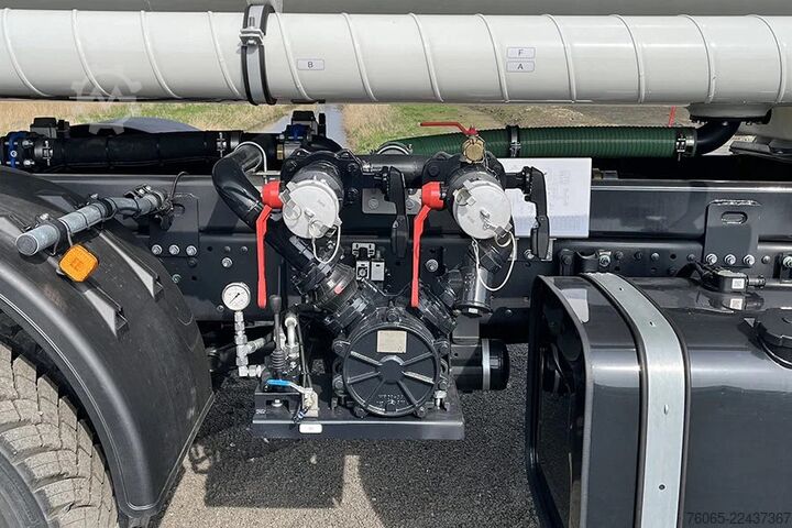 Kapal tangki makanan MAN TGS 33.400 BB CH Water Tank Truck (8 units)