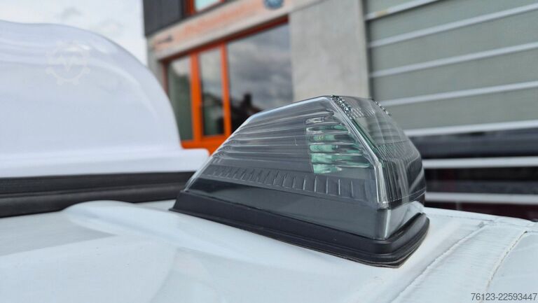 Μίνι λεωφορείο MERCEDES-BENZ 515 Sprinter 22 Schlafsessel Vorlauffahrzeug