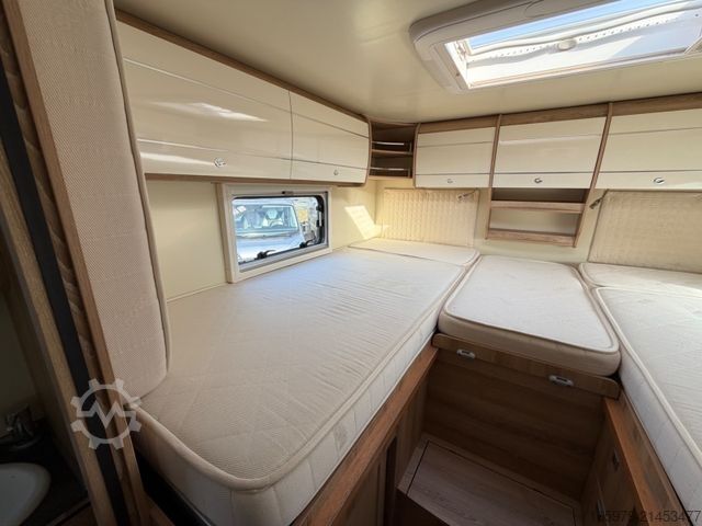 Polointegrovaný karavan GIOTTILINE Therry T37