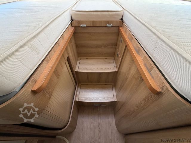 Polointegrovaný karavan GIOTTILINE Therry T37