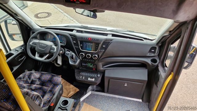 รถโดยสารประจำทางในเมือง IVECO Daily Heckniederflur Elektro City Stock