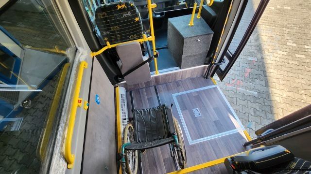 Stadtbus MERCEDES-BENZ 2 x Vorlauffahrzeug Bürgerbus Niederflur 9 Sitze