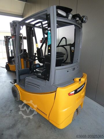 Carrello elevatore elettrico a 3 ruote Jungheinrich EFG 220 - 470 DZ