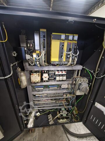 مخرطة CNC Hwacheon Hitech 200 B