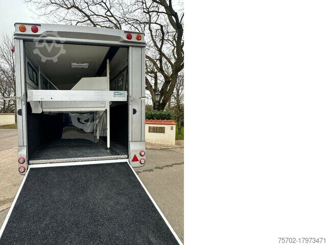 Remorcă pentru transport animale  Steinsberger 3-Pferdeanhänger XXL Pferdeabteil