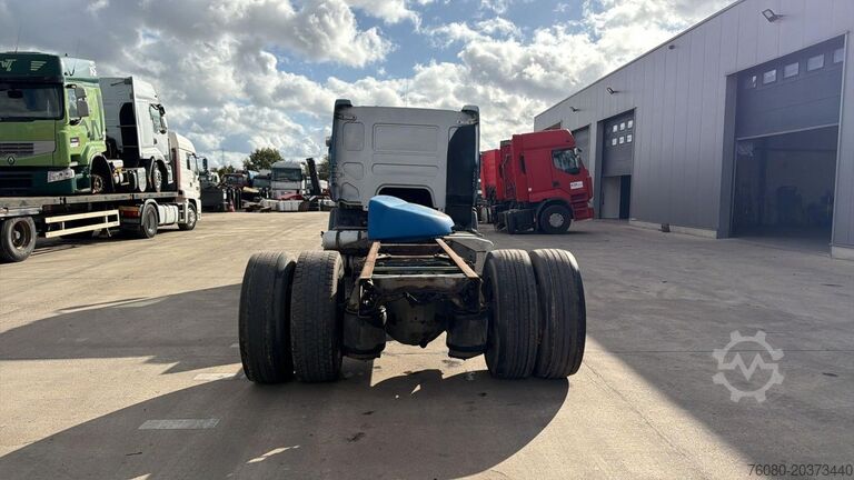 Podvozok s kabínou Renault Premium 320 (BOITE MANUELLE / MANUAL GEARBOX)