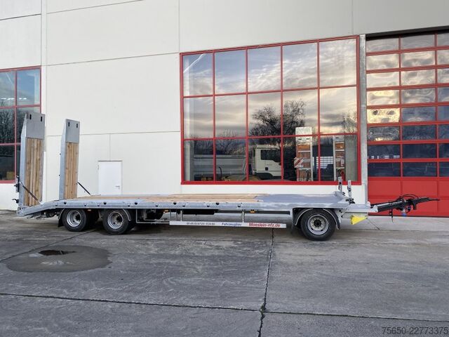 Reboque com plataforma rebaixada Möslein T 3-8,20 P VB H1 Blatt  3 Achs Tieflader mit gerader Ladefläche 8,10 m, Neufahrzeug