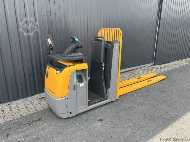 저상형 오더 피커 Jungheinrich ECE320