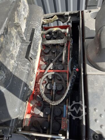 스탠드온 스태커 Linde D14SP