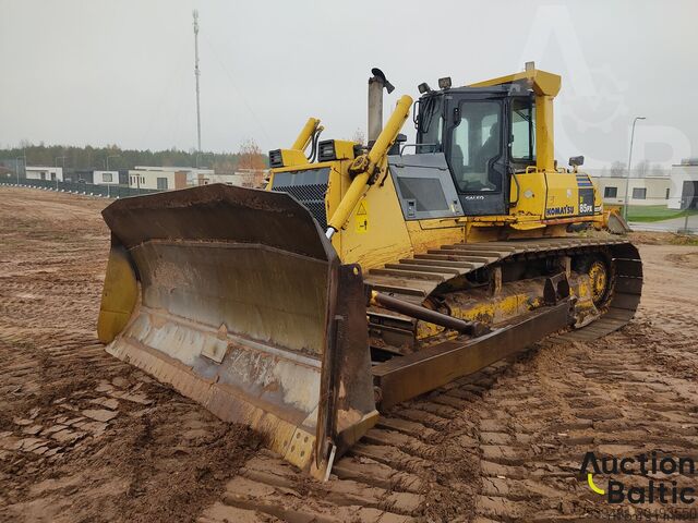 آلة التسوية Komatsu D85PX-15