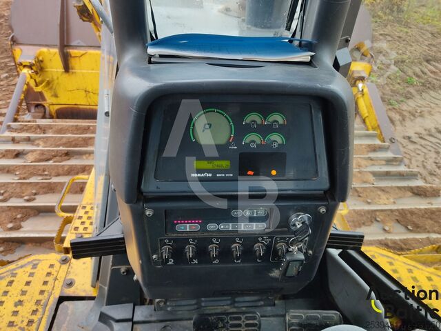 آلة التسوية Komatsu D85PX-15