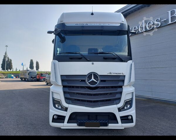 मानक ट्रैक्टर यूनिट MERCEDES-BENZ Actros L 18 4x2 - Actros L 1848 LS 4x2