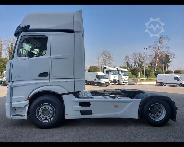 मानक ट्रैक्टर यूनिट MERCEDES-BENZ Actros L 18 4x2 - Actros L 1848 LS 4x2