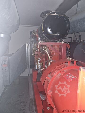 Núdzový generátor 200 kVA s 500 l nádržou  