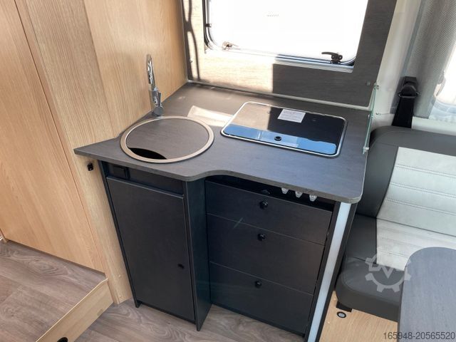 Semi-integrated camper SUNLIGHT T 69 LC *Queensbett ** 9 Gang Automatik**