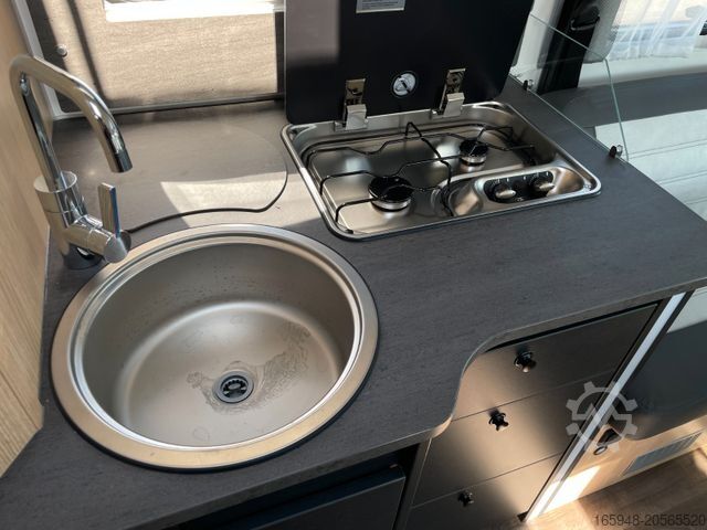 Semi-integrated camper SUNLIGHT T 69 LC *Queensbett ** 9 Gang Automatik**