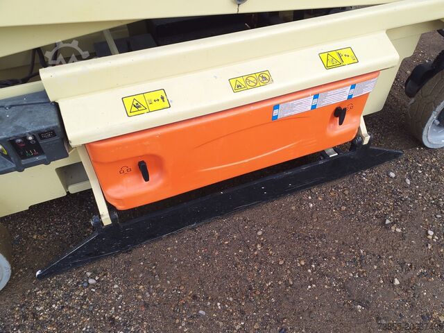 Škarjasta dvižna miza JLG 3246ES (9,68m)