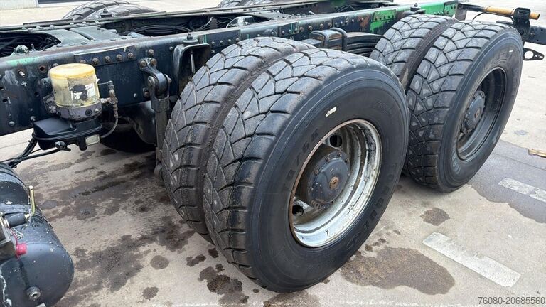 Chasis con cabina MAN 26.364 (STEEL SUSP. / LAMES / BIG AXLE / MANUAL...
