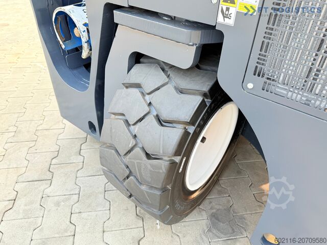 4 向叉车 Combilift C4000CB TRIPLEX 5200MM FREE-LIFT TOP 1