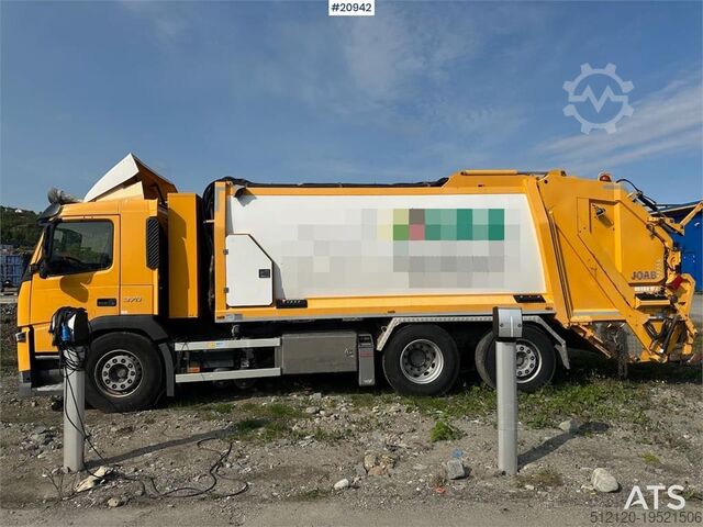 Abfallsammelfahrzeug Volvo FM 370 6x2 - 2 chamber refuse truck.