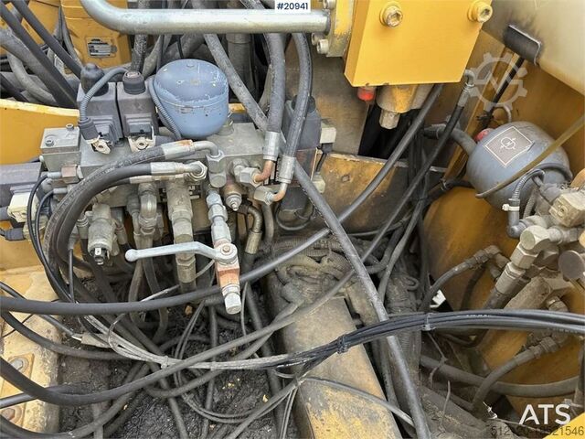 Bager na točkovima Caterpillar 312
