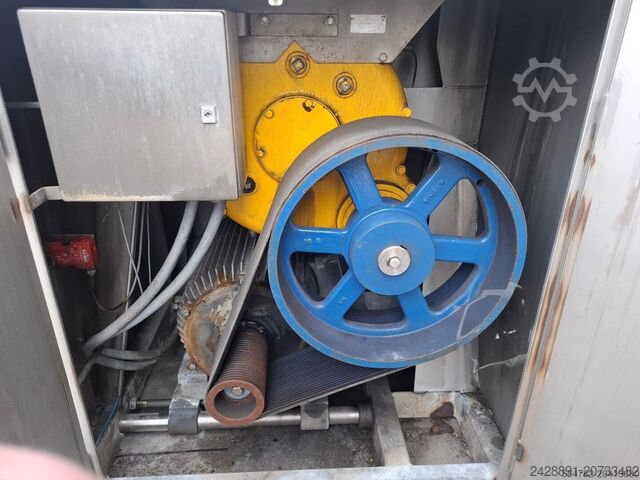 Con sói của người bán thịt Wolfking C 400 - UNI