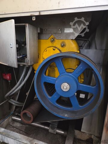 Con sói của người bán thịt Wolfking C 400 - UNI