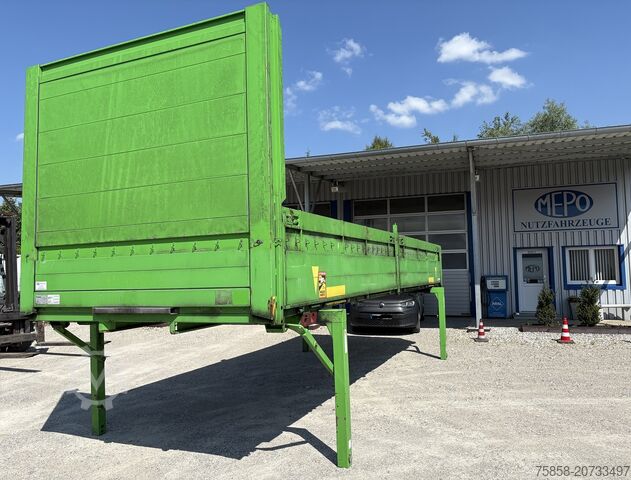 プラットフォーム付き交換式車体ベッセルとフラットベッド付き切り替え車体 Krone Baustoff 7,45 Multilockrahmen Türen