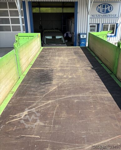 プラットフォーム付き交換式車体ベッセルとフラットベッド付き切り替え車体 Krone Baustoff 7,45 Multilockrahmen Türen