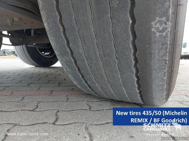 带篷布的开放式半挂车 Schmitz Cargobull Curtainsider Mega