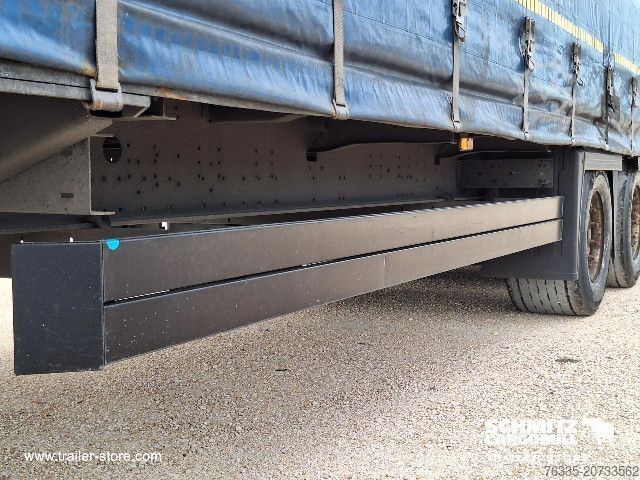 带篷布的开放式半挂车 Schmitz Cargobull Curtainsider Mega