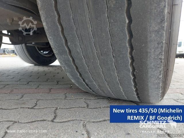 带篷布的开放式半挂车 Schmitz Cargobull Curtainsider Mega