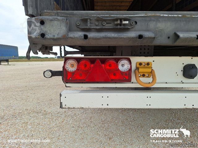带篷布的开放式半挂车 Schmitz Cargobull Curtainsider Mega