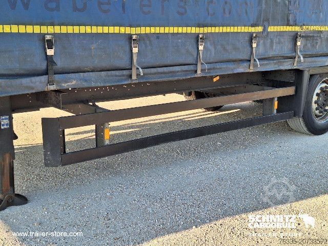 带篷布的开放式半挂车 Schmitz Cargobull Curtainsider Mega